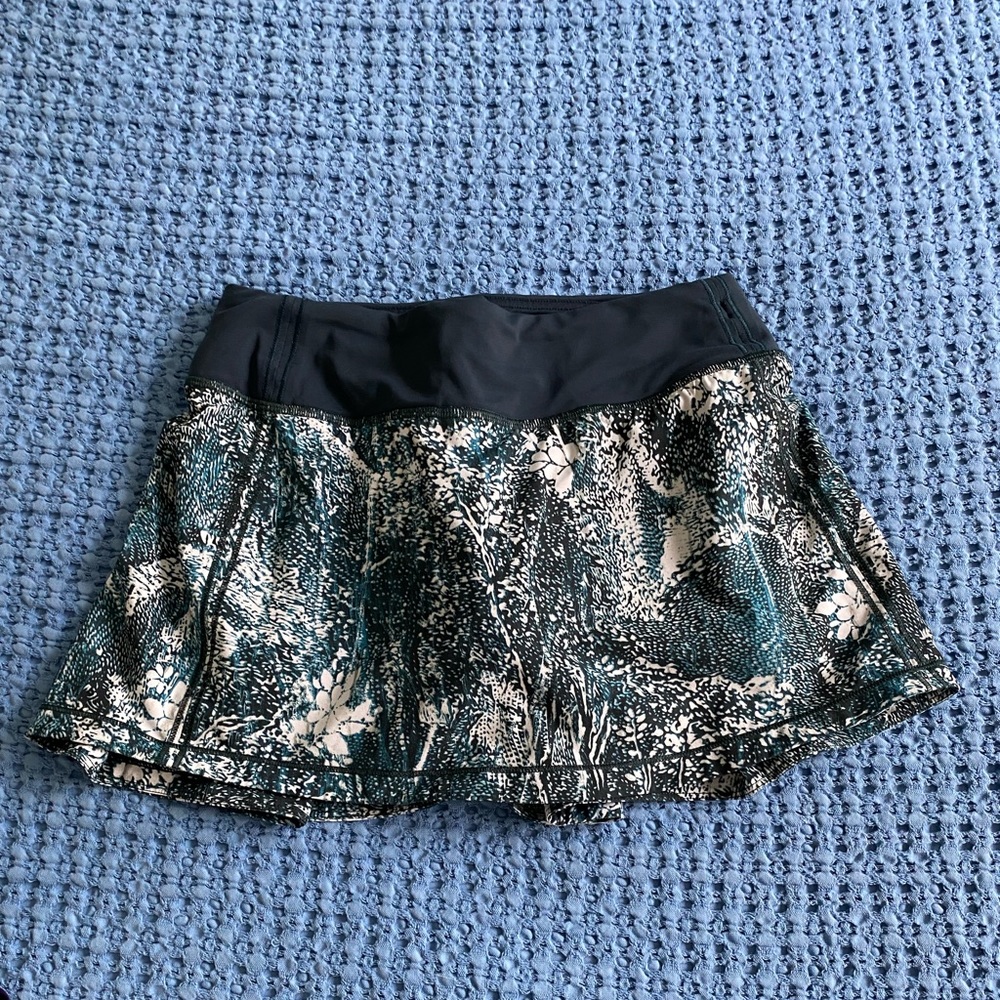 Navy and white patterned lululemon skirt